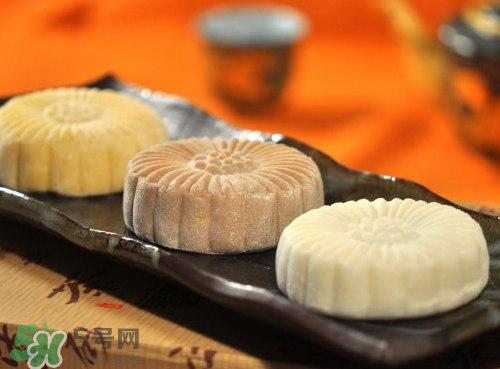 月餅皮可以用低筋面粉嗎？月餅皮用什么面粉？
