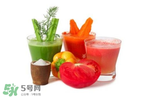 芹菜和什么榨汁好喝？芹菜榨汁需要煮熟嗎？