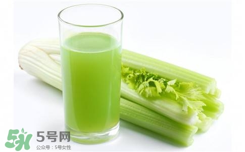 芹菜和什么榨汁好喝？芹菜榨汁需要煮熟嗎？