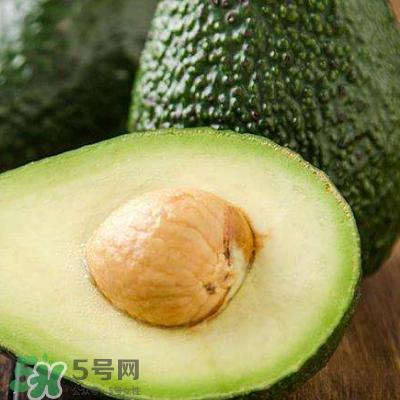 牛油果榨汁要去皮嗎？牛油果榨汁要加水嗎？