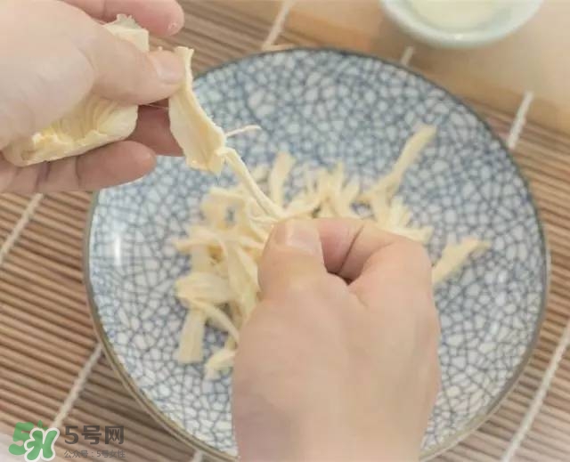 牛油果沙拉怎么做？牛油果沙拉用什么醬？