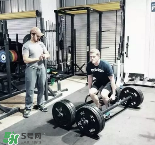 農(nóng)夫行走可以單手嗎？農(nóng)夫行走要沉肩嗎？