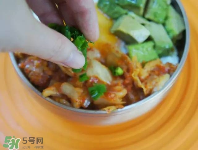 牛油果沙拉怎么做？牛油果沙拉用什么醬？