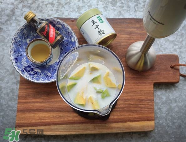 牛油果沙拉怎么做？牛油果沙拉用什么醬？