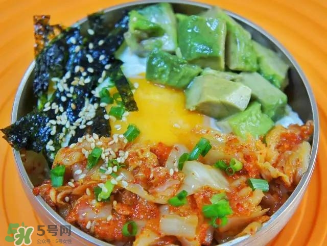 牛油果沙拉怎么做？牛油果沙拉用什么醬？