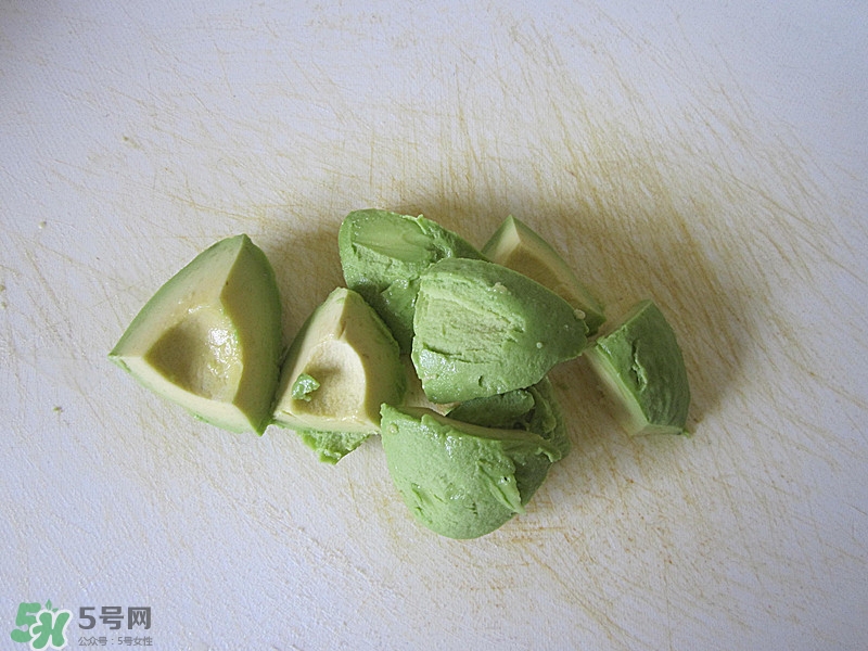 牛油果沙拉怎么做？牛油果沙拉用什么醬？