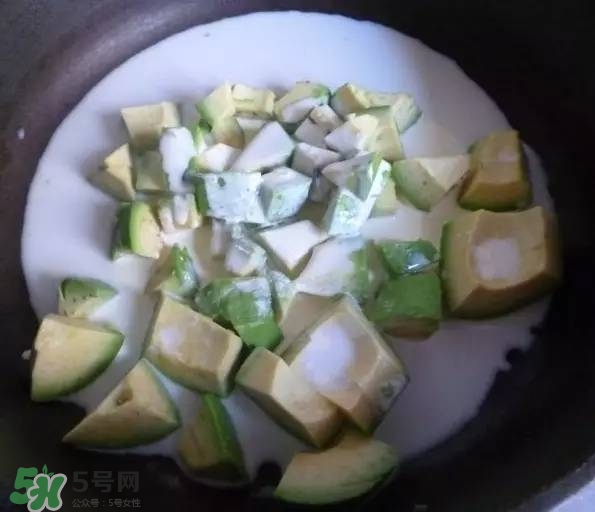 牛油果沙拉怎么做？牛油果沙拉用什么醬？