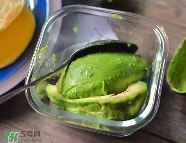 牛油果沙拉怎么做？牛油果沙拉用什么醬？