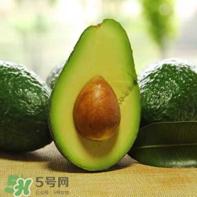 牛油果榨汁要去皮嗎？牛油果榨汁要加水嗎？
