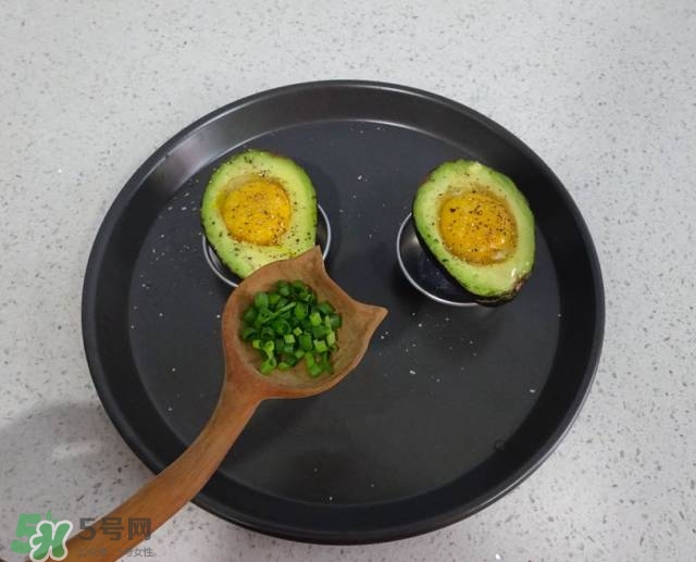 牛油果沙拉怎么做？牛油果沙拉用什么醬？
