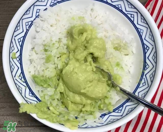 牛油果沙拉怎么做？牛油果沙拉用什么醬？