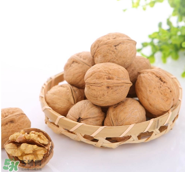 核桃什么時(shí)候吃最好？核桃一次吃多少為宜？