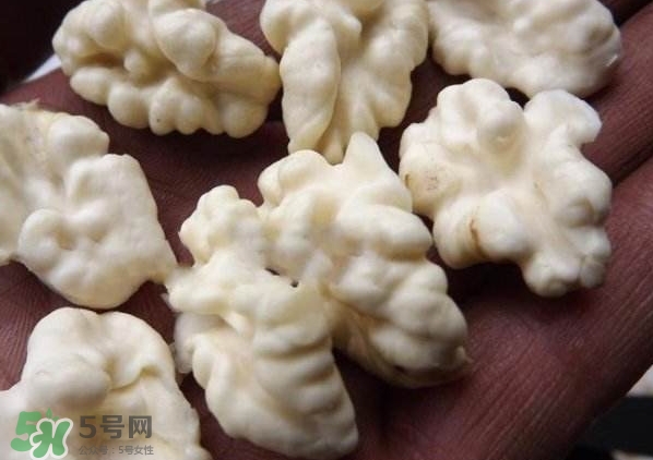 新鮮核桃怎么吃？新鮮核桃怎么給寶寶吃？