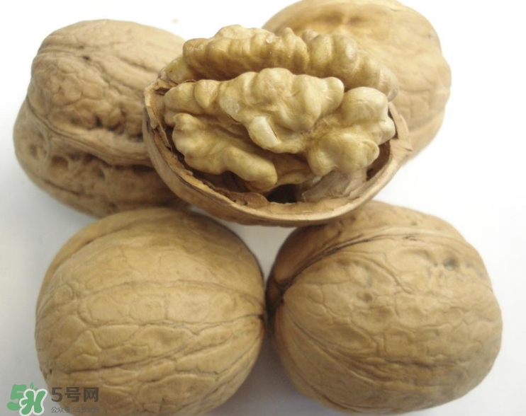 核桃什么時(shí)候吃最好？核桃一次吃多少為宜？