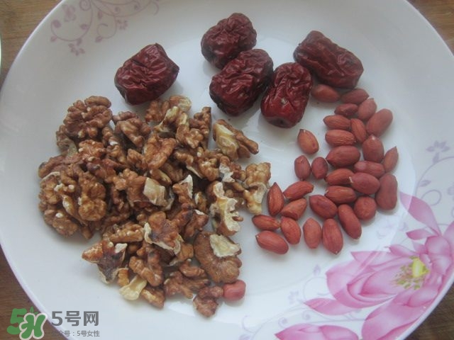 核桃可以和黃豆一起打豆?jié){嗎？核桃和什么一起打豆?jié){好？