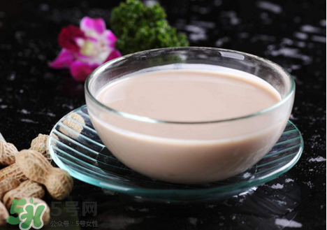 核桃打豆?jié){營養(yǎng)會流失嗎？核桃和什么一起打豆?jié){？