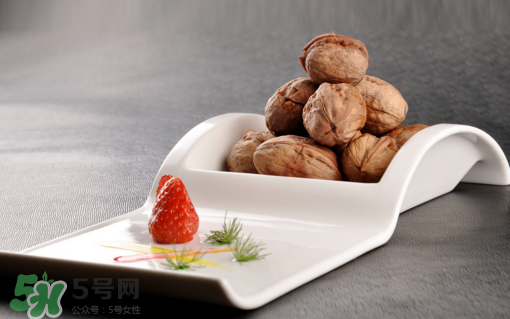 核桃可以空腹吃嗎？核桃飯前吃好還是飯后吃好？