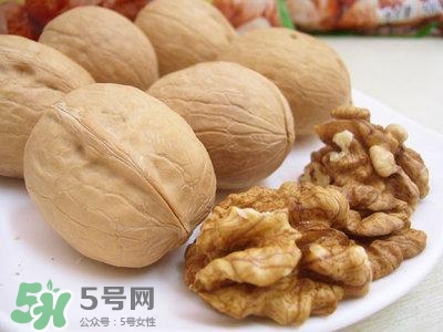吃核桃對(duì)頭發(fā)有什么好處？為什么吃核桃對(duì)頭發(fā)生長(zhǎng)有好處？