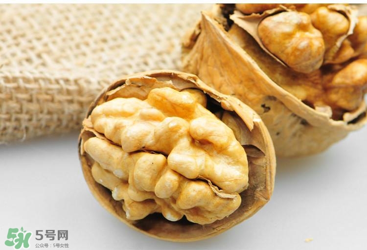 核桃可以空腹吃嗎？核桃飯前吃好還是飯后吃好？