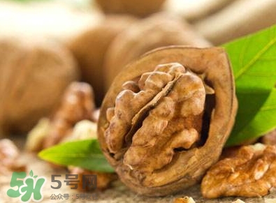 吃核桃對(duì)頭發(fā)有什么好處？為什么吃核桃對(duì)頭發(fā)生長(zhǎng)有好處？