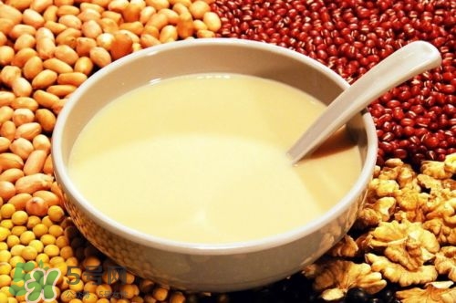 核桃打豆?jié){營養(yǎng)會流失嗎？核桃和什么一起打豆?jié){？