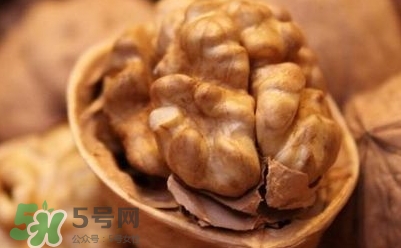 吃核桃對(duì)頭發(fā)有什么好處？為什么吃核桃對(duì)頭發(fā)生長(zhǎng)有好處？