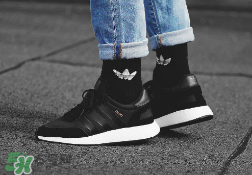 adidas iniki runner boost酷黑配色上腳效果怎么樣？