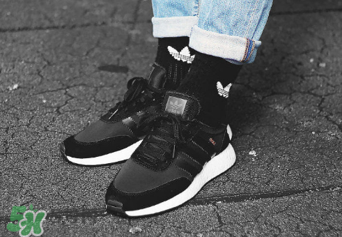 adidas iniki runner boost酷黑配色上腳效果怎么樣？