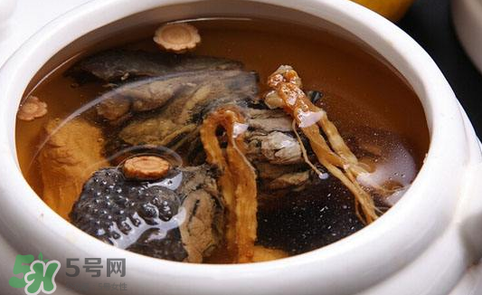 花旗參烏雞湯孕婦可以喝嗎？懷孕可以吃花旗參烏雞湯嗎？