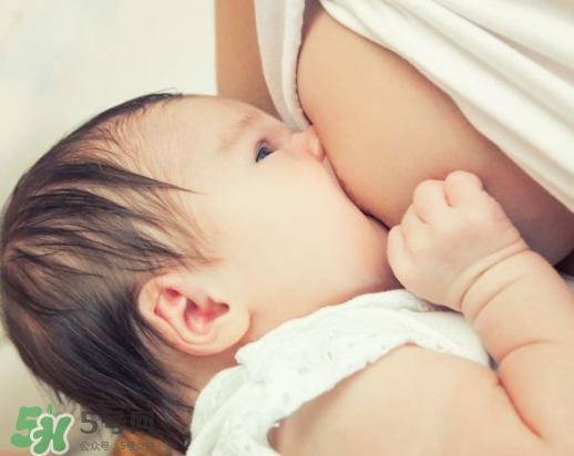 母乳寶寶一天大便幾次正常？母乳寶寶排便情況介紹