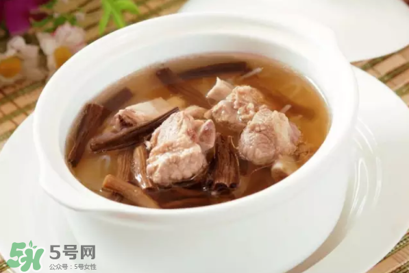 湯里的鈣鐵含量高不高？湯的蛋白質(zhì)多嗎？