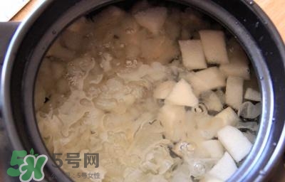 雪蛤能和銀耳一起燉嗎？雪蛤銀耳羹怎么做？