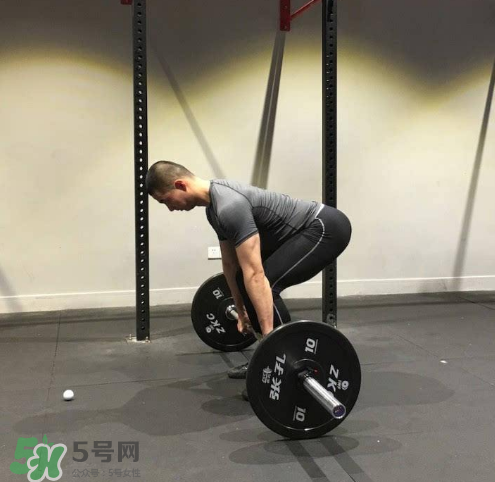 杠鈴劃船腰疼是什么原因？杠鈴劃船動(dòng)作要領(lǐng)