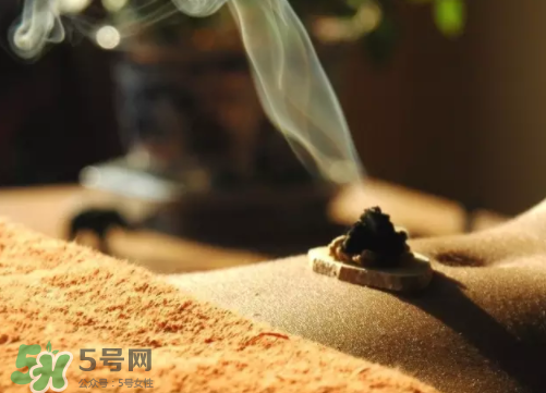 為什么艾灸特別適合現(xiàn)代人?艾灸是萬能的嗎？