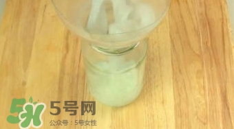 護(hù)發(fā)素能當(dāng)柔順劑嗎？護(hù)發(fā)素當(dāng)柔順劑好不好