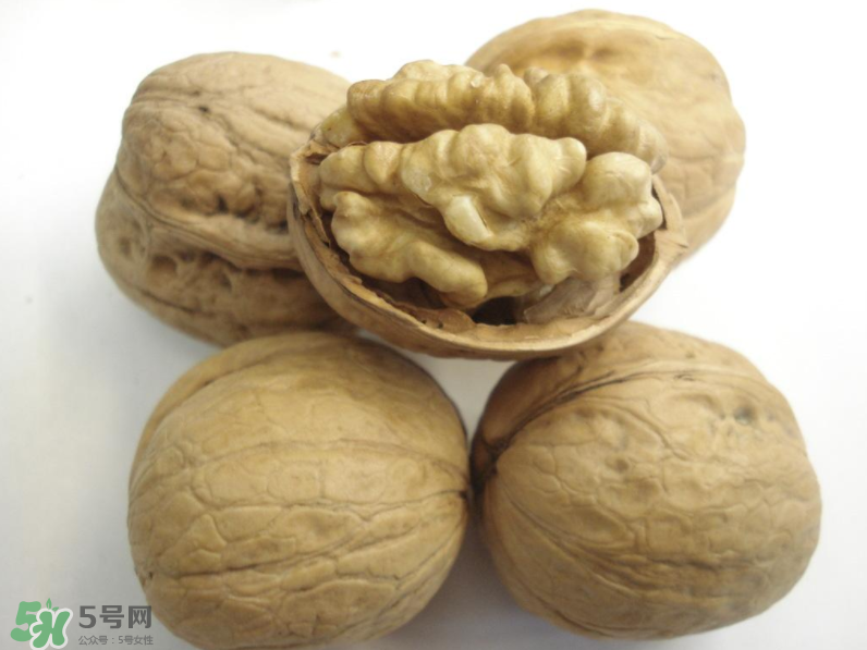 核桃上的陰皮是什么？核桃對血管的作用