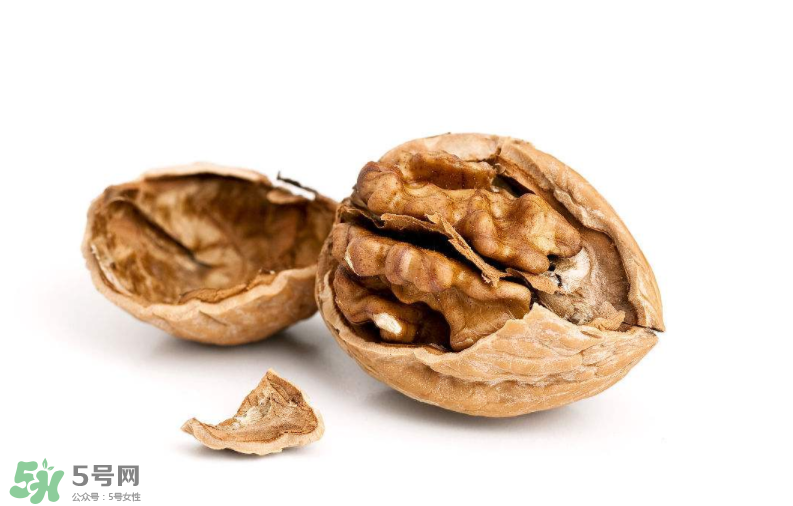 核桃對(duì)人體的四大功效是什么？核桃皮泡水有什么功效？