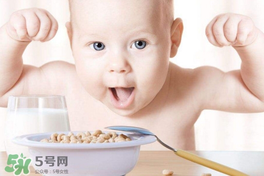 寶寶幾個月開始補鈣最合適？嬰幼兒幾個月的時候吃魚肝油