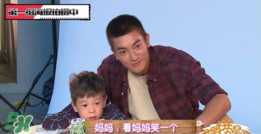 雙眼皮能搓出來嗎？霍思燕怎么幫嗯哼搓雙眼皮的？