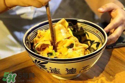biangbiang面怎么寫？biangbiang面和油潑面的區(qū)別