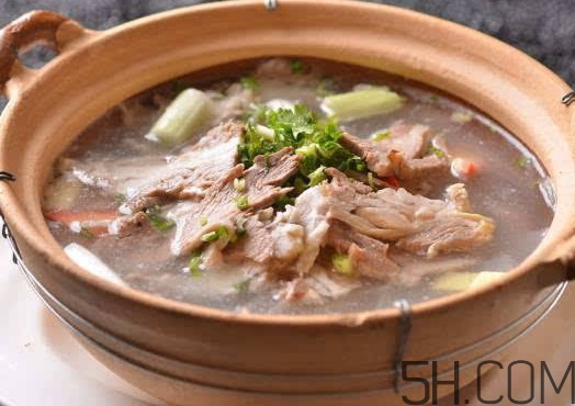 牛骨頭湯要放哪些食材？牛骨頭湯要煮多長時(shí)間