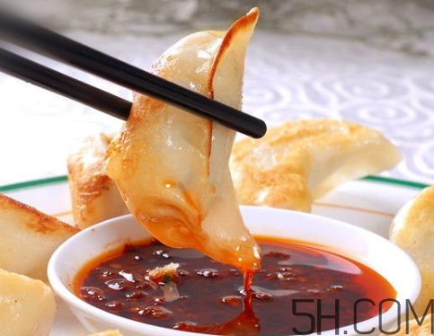 煎餃怎么煎才酥脆好吃？煎餃怎么做好吃？