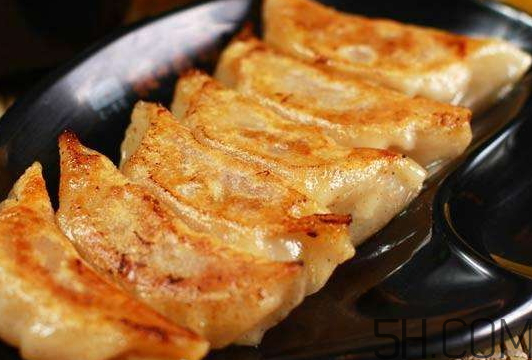 煎餃怎么做不粘鍋？煎餃粘鍋怎么辦？