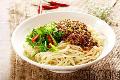 炸醬面可以用豆瓣醬嗎？炸醬面可以用黃豆醬嗎？