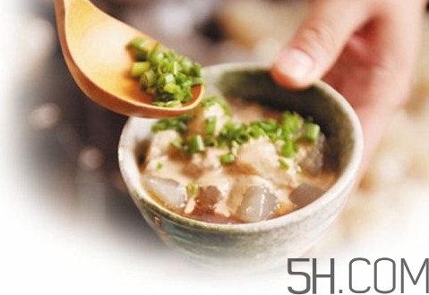 燜子是涼粉嗎？燜子是用什么做的？