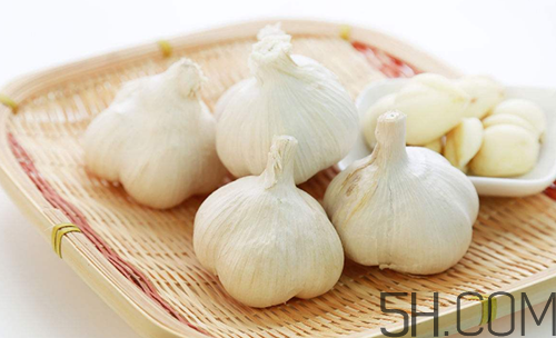 大蒜泡酒可以治腳氣嗎？治腳氣的方法有哪些？