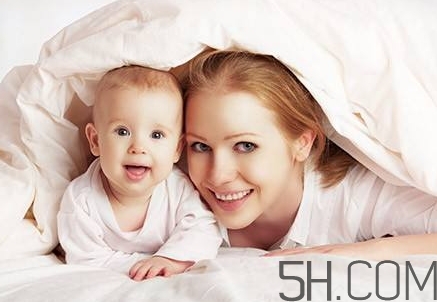 如何給寶寶斷奶？寶媽有妙招