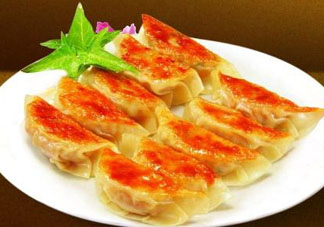 煎餃可以先蒸后煎嗎？煎餃?zhǔn)巧暹€是熟煎？