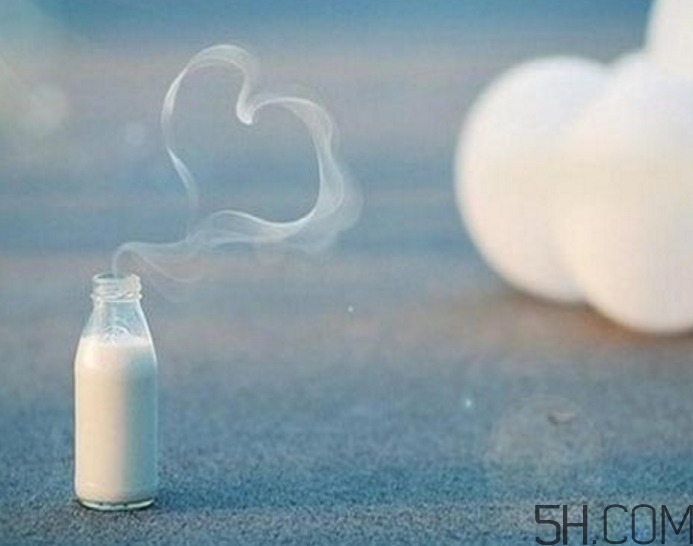 早上空腹喝牛奶好嗎？早上喝牛奶有什么好處？
