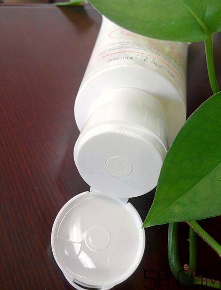 雅漾舒緩特護(hù)潔面乳怎么樣？好用嗎？